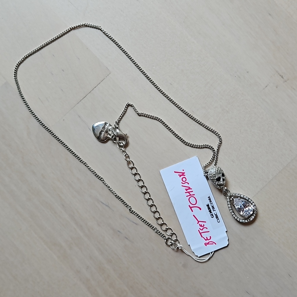 Betsy Johnson skull and teardrop pendant necklace